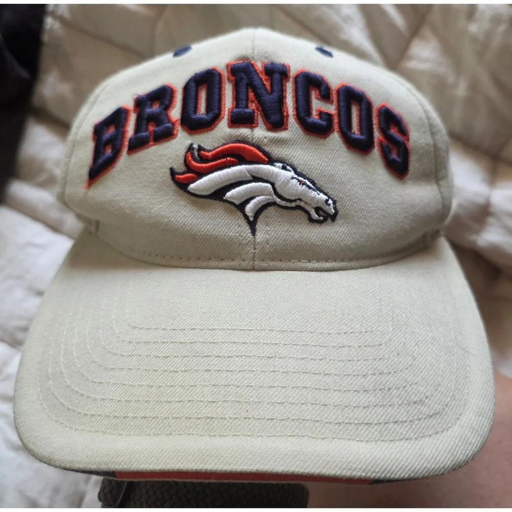 Twins Enterprise Denver Broncos Hat Mens 7 3/8 Cream Good Vintage NFL Cap